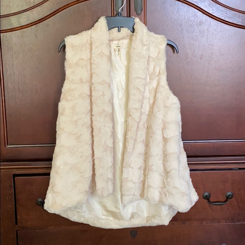 Faux fur lined vest in ivory